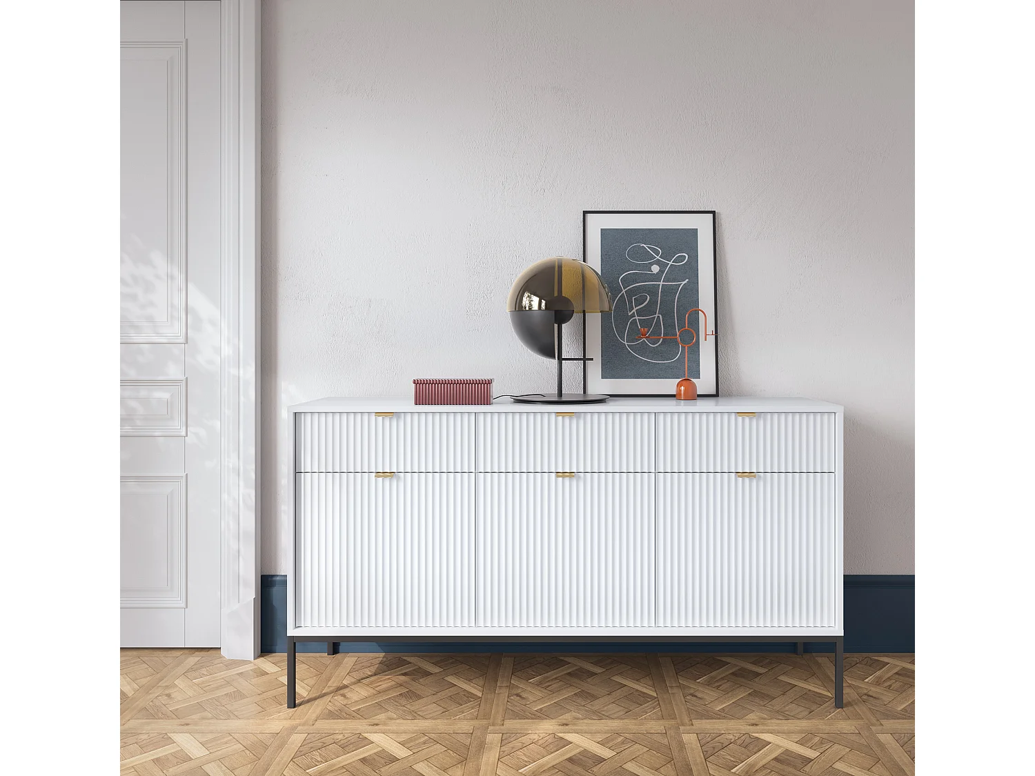 Komoda Elegancka DomoHome NOVA – 154x83x39cm, fasada Geriffelt, złote uchwyty, uniwersalny design, 3 szuflady i 3 drzwi, Biała rama 3871836 - obrazek 1