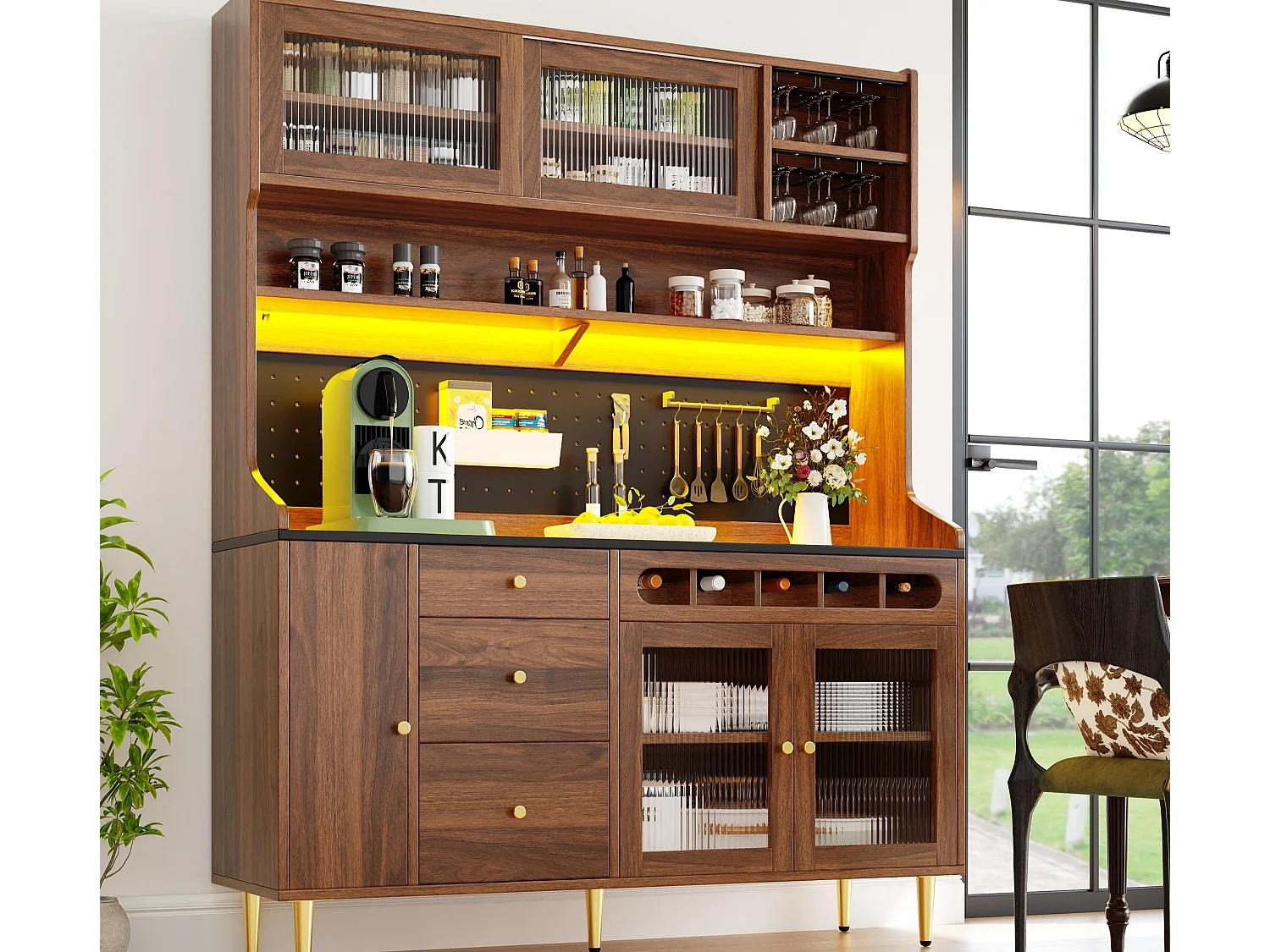 Kredens kuchenny 145x39x171 cm - z oświetleniem LED - 4 drzwi szklane - 3 szuflady - z panelem perforowanym - Brązowy 4839030 - obrazek 1