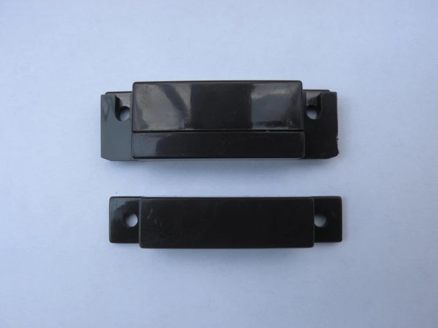 Nawierzchniowy, 30mm, nc, białyW, brązowyB, plastikowy MV‑P25 B brązowy