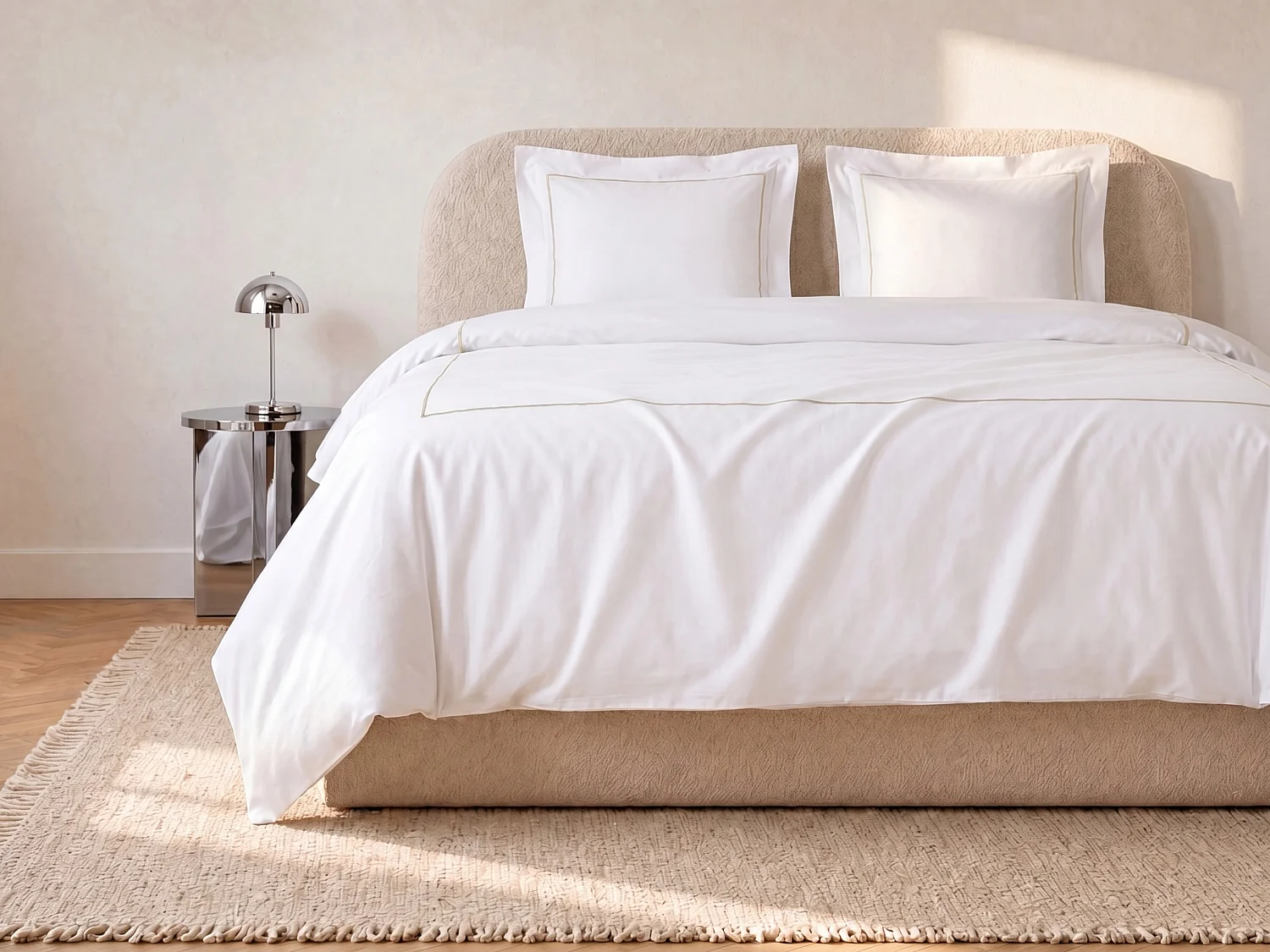 Komplet pościeli perkalowej 80 nici/cm² - Poszwa na kołdrę 240 x 260 cm + 2 poszewki na poduszkę - Biały z beżowym akcentem - CHARMY marki PALACIO 754837 - obrazek 1