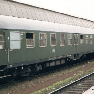 Wagon osobowy Piko H0 59680 Wózek centralny H0 DB Bym 2 klasa Wagon osobowy Piko H0 59680 Wózek centralny H0 DB Bym 2 klasa